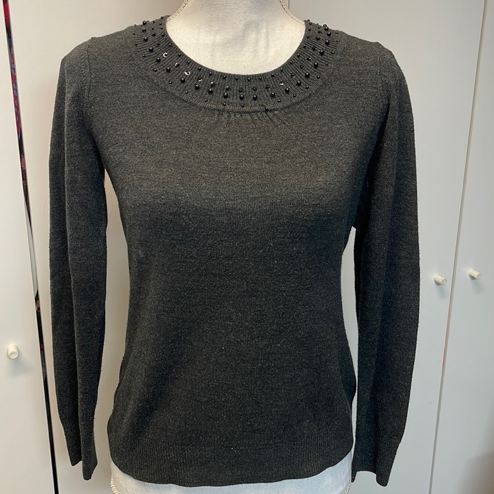 DEBBIE MORGAN knit Top with beads size small excellent condition